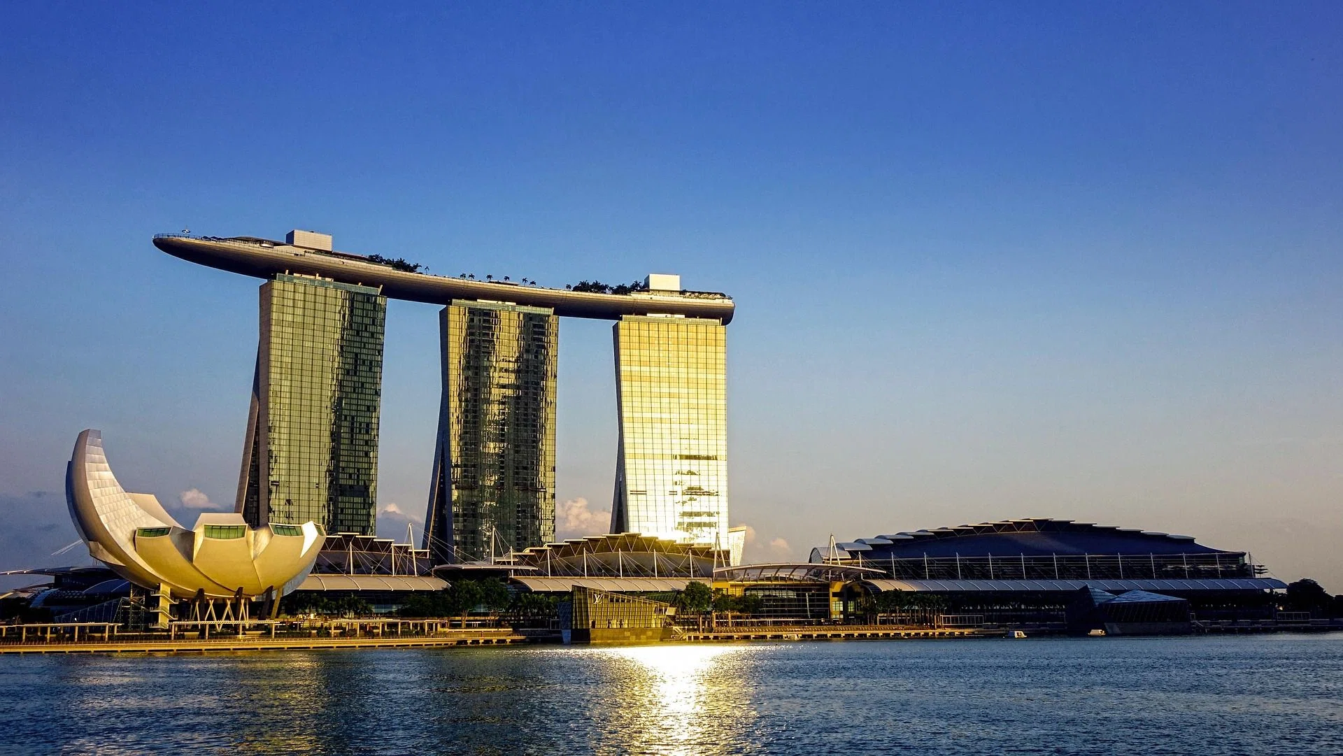 Selling a $1.7M Private Condo to Downsize to a Resale HDB vs. Reinvesting in Resale/New Launch Condominiums