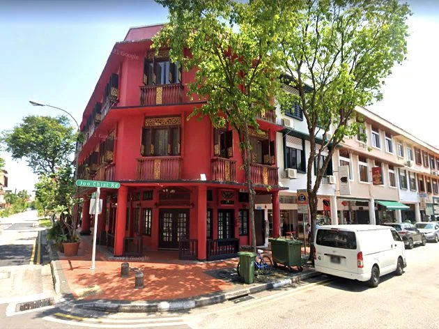 Prominent art galleries and museums around Royal Hallmark